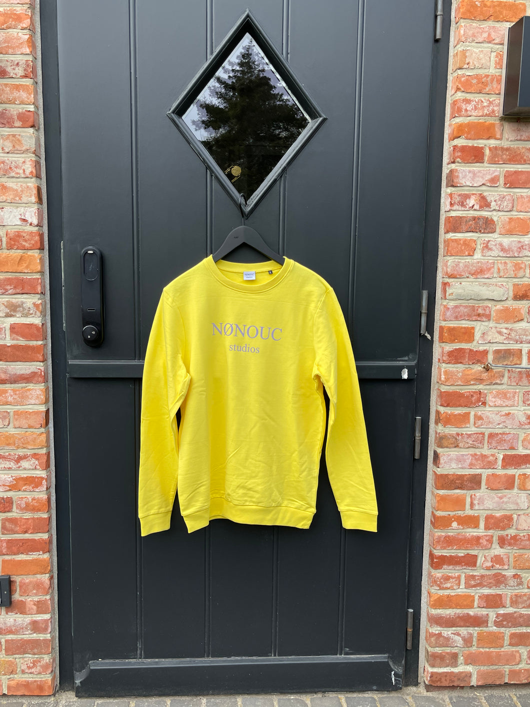 NØNOUC studios Sweater yellow